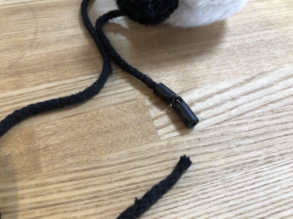 強く引っ張ったらパーツごと外れてしまった